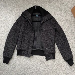 Black polyester jacket with zip and a buttons